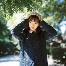 武大甜美校花黄灿灿新照清纯扮相引人眼球