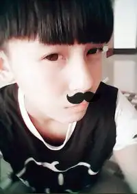 我是一个假小子,但好像不是同性恋我喜欢一个女的但那个女生是假小子不喜欢我喜欢另一个女的而我又被好几个女生追我该怎么办我真的像男生