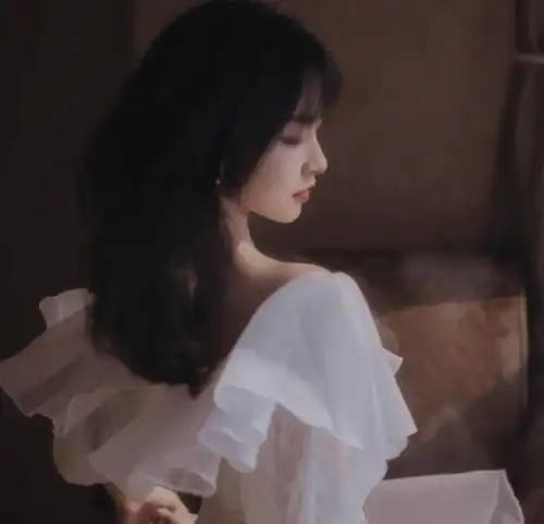 ins在逃公主女头