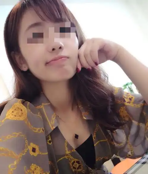 学生真人女生头像挟持