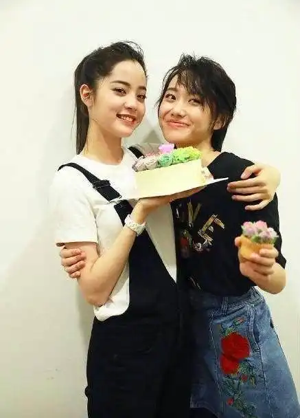 带伤的头像女单亲妈妈