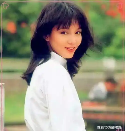 被原生家庭痛伤,63岁的郑裕玲,直到现在仍孤身一人,无儿无女