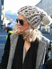 会戴帽子的短发女冬日温暖又有型