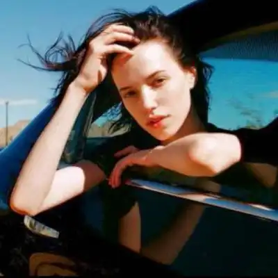 2018欧美女生头像小清新阳光高清图片因为喜欢所以甘愿