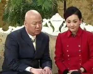 45岁牛莉身材完美脸疑整僵似网红,嫁给神秘富豪