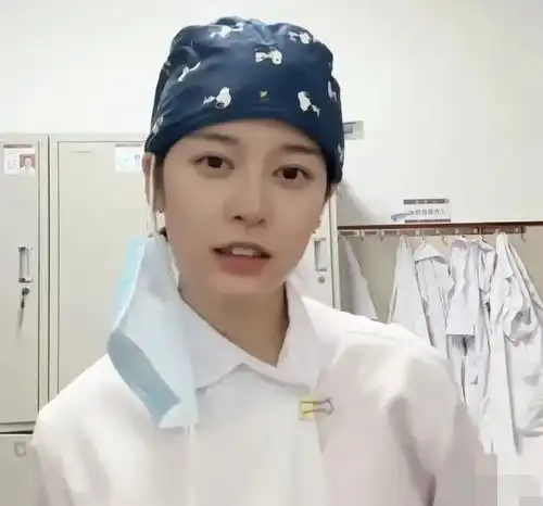 绝了湖南一女护士因超高颜值引发热议,网友神似一位女明星
