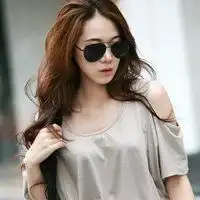 好看的真人女生头像要戴眼镜的