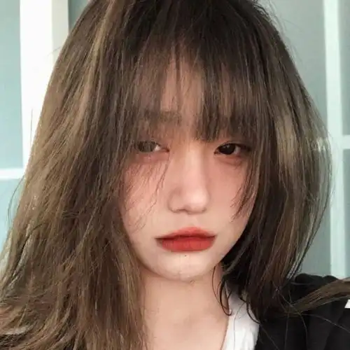 女生头像清澈的爱只为中国