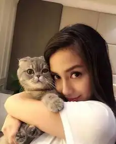 qq头像欧美女王范儿猫石