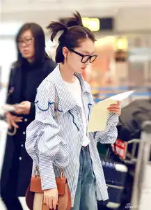 周冬雨朝天辫出街遭调侃不是卖萌是扮丑