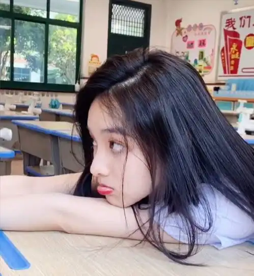 王思聪新女友曝光,20岁,大学生,神似林允嫩过孙一宁