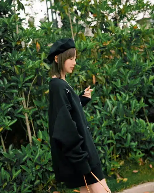 毛晓彤这才叫真嫩穿jk制服裙秒变学生妹,满满少女感