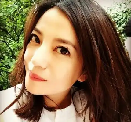 这些明星的眼睛居然可以放硬币你的呢