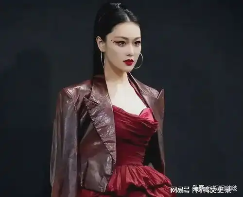 人间水蜜桃张馨予,169cm黄金臀腿比,这谁能顶得住啊