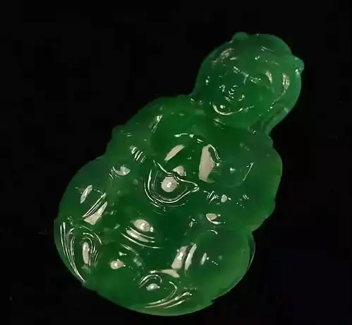 都是满绿翡翠,怎么能差这么多难怪亏得不明不白