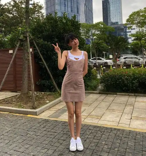 27岁孙怡小腹突出一块,自爆孕期体重才112斤,这身材也太a了