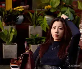 夕阳下的美女