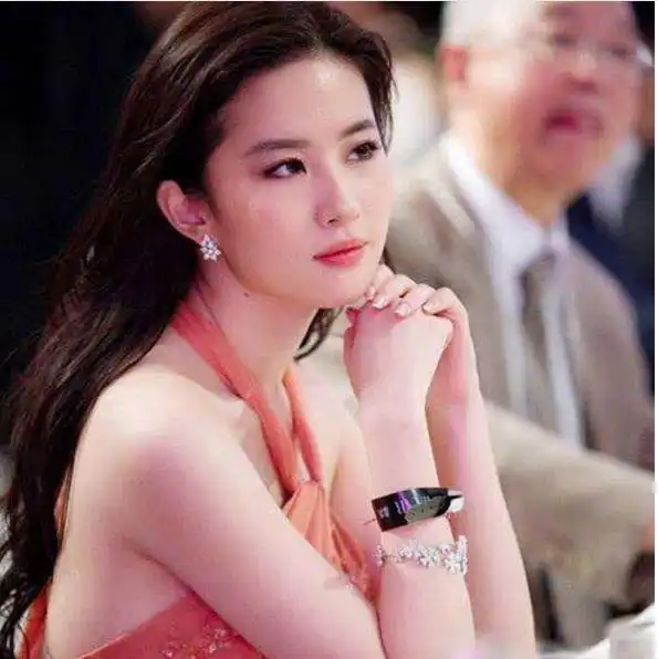 5位好白菜被猪拱的女星,张雨绮上榜,而她为丑男婚内出轨