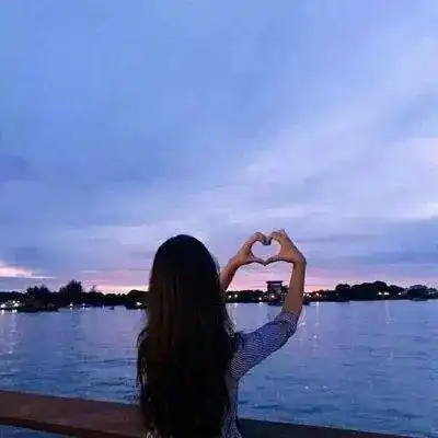 夕阳下的背影女生头像冷