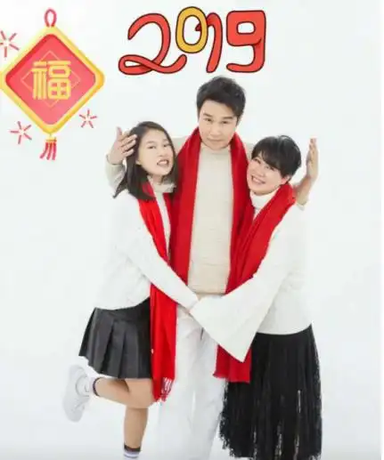 小沈阳女儿亮相机场,年仅12岁比妈妈高半头,母女身穿姐妹装