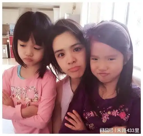 都说钟丽缇的3个女儿,最美的是考拉,没想到最丑的二女儿反超了