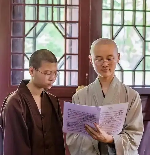 女性信佛的微信头像出家