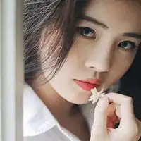 中分大眼美女可爱头像