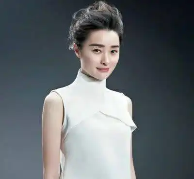 与陈建斌同居5年,奈何输给了蒋勤勤,如今45岁成风韵犹存