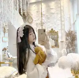 杨清柠晒清新洛丽塔自拍,网友却在鼻子上发现端倪整容了