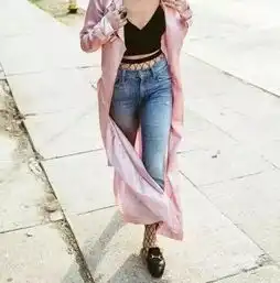 oversize暗黑和网袜,谁穿谁尴尬