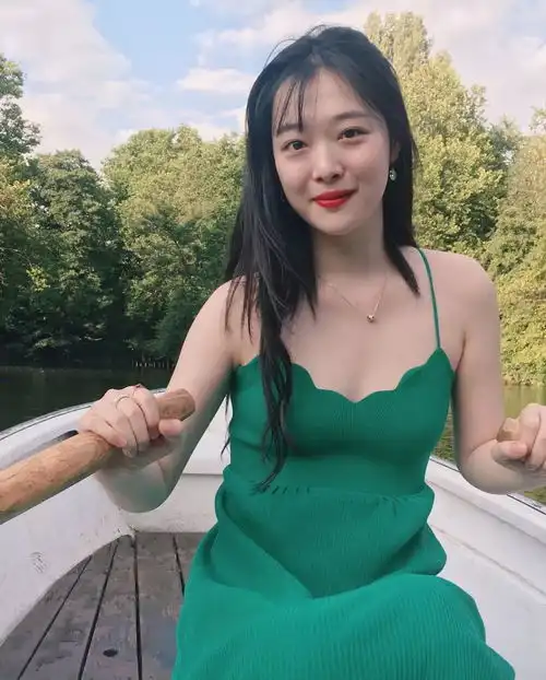 肤色白的女生要怎么挑口红让小仙女崔雪莉告诉你