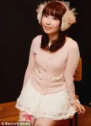 日公司美女大腿上做广告吸引眼球