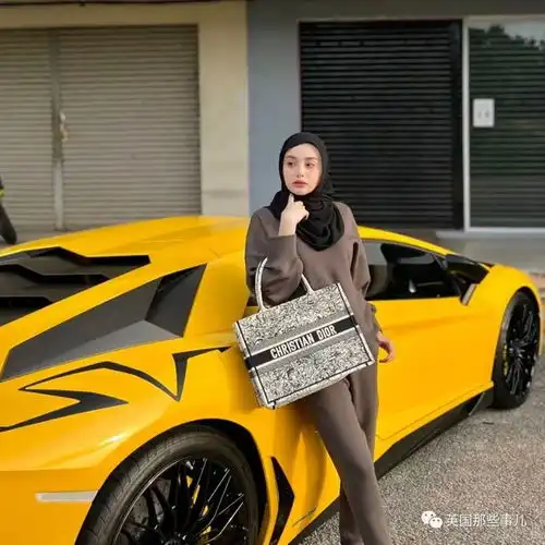 19岁准妈妈为了让老公看孩子换尿布,直接送他一辆兰博基尼