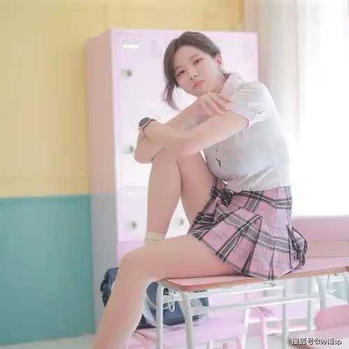 jk制服女生头像锁骨颧骨