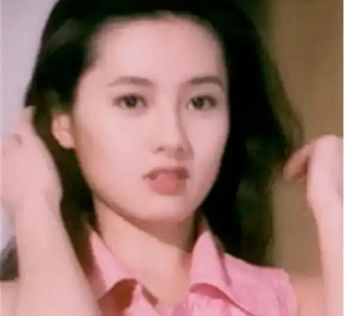 最美圆脸女星,李丽珍又纯又欲,赵丽颖看起来像18