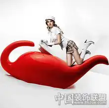 娇艳美女与餐具共舞