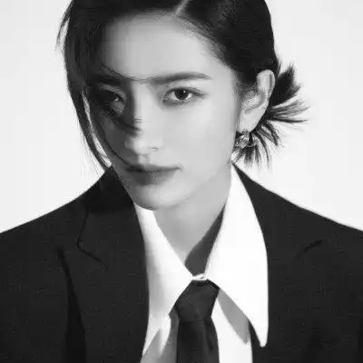 黑白高冷女生头像,最新整理气质黑白女头