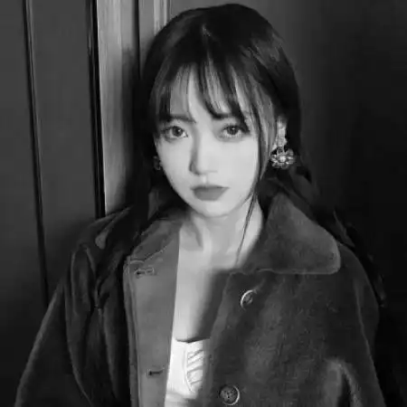 玩黑女生头像伤感