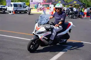 杰杰机车综合试驾会,多款火爆车型随便骑另有美女陪伴哦
