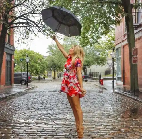 美女子毅然辞金融工作成职业旅行达人