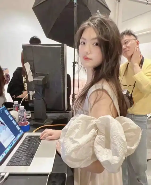 差点没认出这是李湘女儿跟小时候区别太大了,颜值没得挑