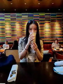宋茜木村光希首次同框,16岁木村光希穿黑裙金腰带太耀眼,配烟熏妆更气质