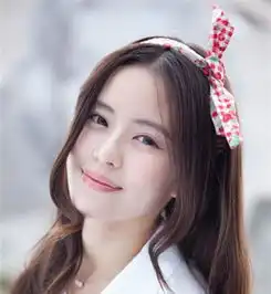 方脸女生适合什么发型蓬松卷发打造小v脸