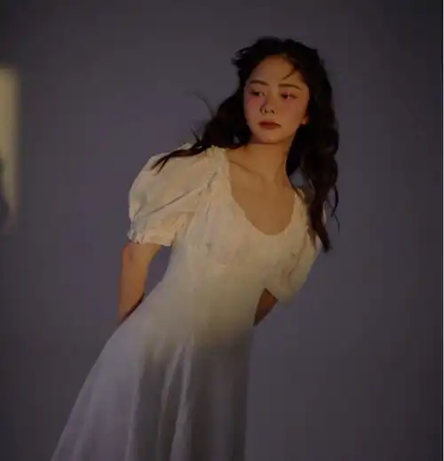 谭松韵身材全靠ps网友晒出机场偶遇照,162cm的身高好真实