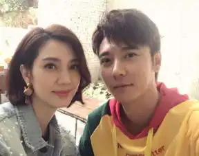 网友偶遇洪欣张丹峰两人带女儿外出,拍摄人他们全程无交流