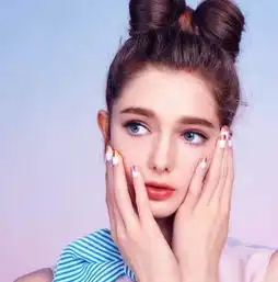 她的照片因为太美被网友当成是动画,然而在看到真人后,才发现人家是真的美成仙女..