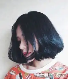 qq头像女短头发蓬松