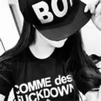 qq头像女生黑色戴帽子的,好看一点,越多越好