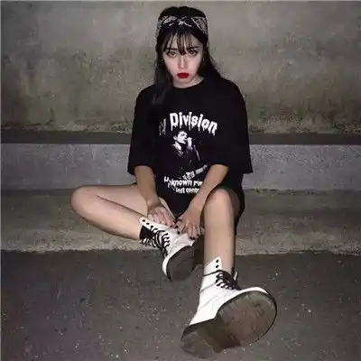 qq群头像霸气超拽女生待我狠下心你连狗都不是