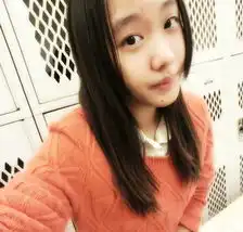 闫妮女儿近照曝光15岁元元嘟嘴卖萌秀纹身